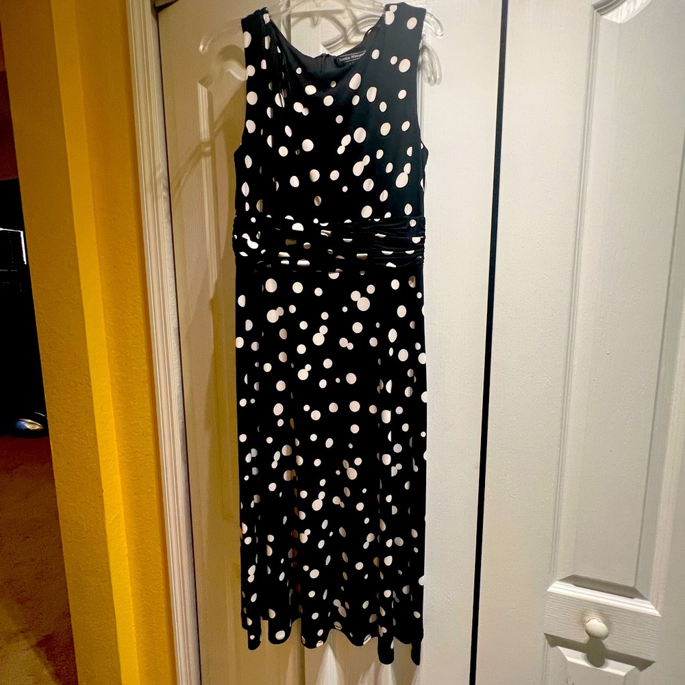 Long casual polkadot black n white dress